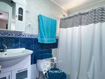 Amplia casa esquina, impecable 4D/3B