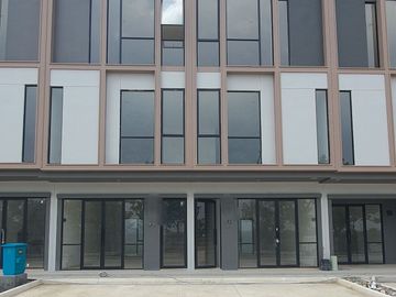 Ruko Baru 3 Lt Hive Spark South Lippo Cikarang Strategis Jalan Utama