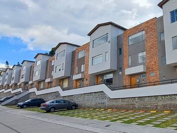 CASA VIP EN VENTA - USHIMANA - VALLE DE LOS CHILLOS