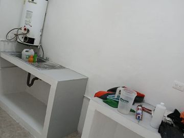 CASA HABITACION DE 2 NIVELES, EXCELENTE UBICACIÓN  (HACIA LA SALIDA A LEON)