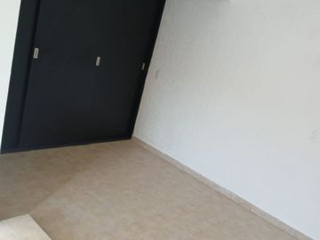 CASA HABITACION DE 2 NIVELES, EXCELENTE UBICACIÓN  (HACIA LA SALIDA A LEON)