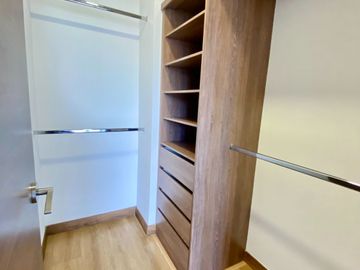 Suite en Venta en Espectacular Edificio La Recoleta Catalina Aldaz y Eloy Alfaro Quito Ecuador
