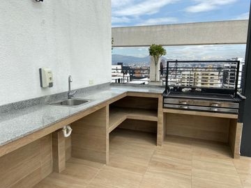 Suite en Venta en Espectacular Edificio La Recoleta Catalina Aldaz y Eloy Alfaro Quito Ecuador