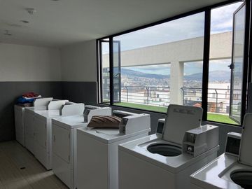 Suite en Venta en Espectacular Edificio La Recoleta Catalina Aldaz y Eloy Alfaro Quito Ecuador