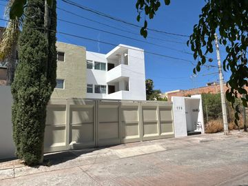 Departamento en Venta en Colinas del Parque con Espacios muy amplios.