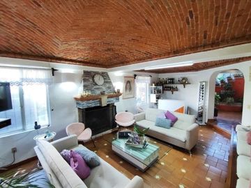 Casa colonia en venta con alberca común en Tequisquiapan