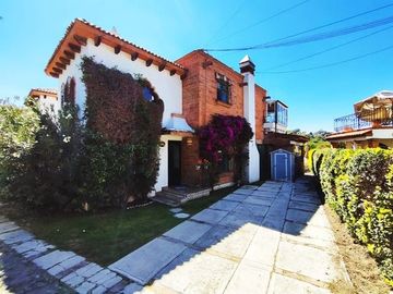 Casa colonia en venta con alberca común en Tequisquiapan