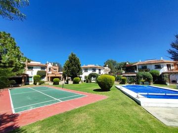 Casa colonia en venta con alberca común en Tequisquiapan