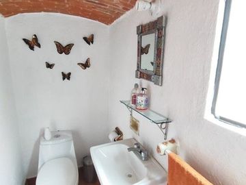 Casa colonia en venta con alberca común en Tequisquiapan