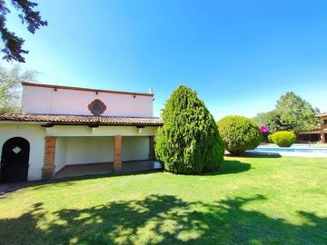 Casa colonia en venta con alberca común en Tequisquiapan