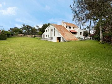 HERMOSA CASA EN 2,630 m2 LA ENCANTADA DE VILLA
