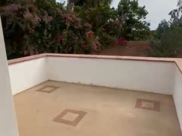 HERMOSA CASA EN 2,630 m2 LA ENCANTADA DE VILLA