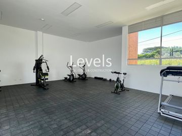Extraordinaria casa de un solo nivel en renta en Galicia Verde Conjunto Residencial. Cerritos.