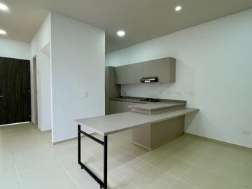 Extraordinaria casa de un solo nivel en renta en Galicia Verde Conjunto Residencial. Cerritos.