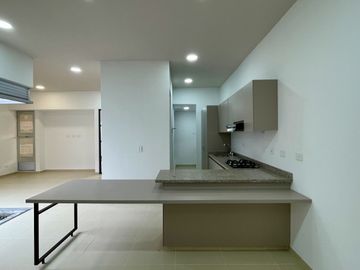 Extraordinaria casa de un solo nivel en renta en Galicia Verde Conjunto Residencial. Cerritos.