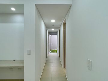 Extraordinaria casa de un solo nivel en renta en Galicia Verde Conjunto Residencial. Cerritos.