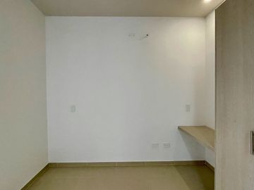Extraordinaria casa de un solo nivel en renta en Galicia Verde Conjunto Residencial. Cerritos.