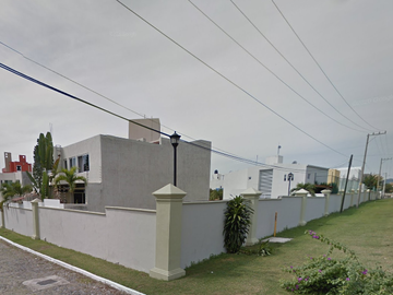 Venta de Hermosa Casa, Residencial la Jolla, Manzanillo, Col.
