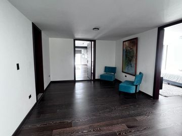 SE VENDE CASA INDEPENDIENTE, 3 NIVELES, PISCINA GONZÁLEZ SUÁREZ