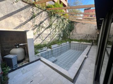 SE VENDE CASA INDEPENDIENTE, 3 NIVELES, PISCINA GONZÁLEZ SUÁREZ