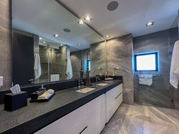 Departamento En Venta En Bosque Real Residence, 3 Recámaras, Vista Al Campo De Golf
