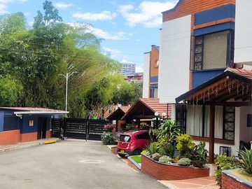 VENDO CASA EN LA FLORESTA