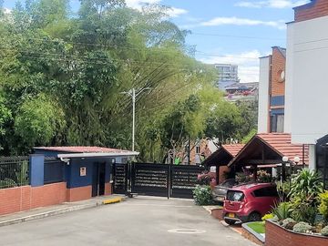 VENDO CASA EN LA FLORESTA