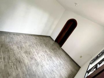 VENDO CASA EN LA FLORESTA