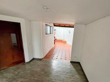 VENDO CASA EN LA FLORESTA