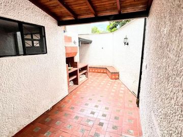 VENDO CASA EN LA FLORESTA