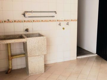 VENDO CASA EN LA FLORESTA