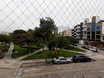 ALQUILER departamento frente a parque en SAN BORJA ideal para familias jóvenes.