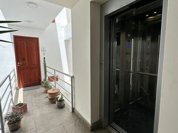 Acogedor Departamento 01 dorm. Dúplex 75 m²  Magdalena del Mar límite con San Isidro