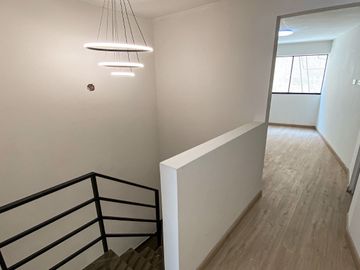 Venta De Bello Duplex De Estreno Con Balcon En Salmanca De Monterrico Ate