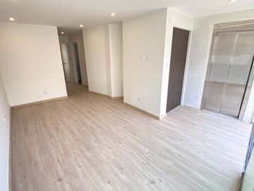 Venta De Bello Duplex De Estreno Con Balcon En Salmanca De Monterrico Ate