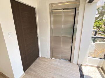 Venta De Bello Duplex De Estreno Con Balcon En Salmanca De Monterrico Ate