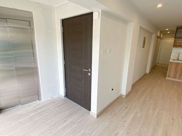 Venta De Bello Duplex De Estreno Con Balcon En Salmanca De Monterrico Ate