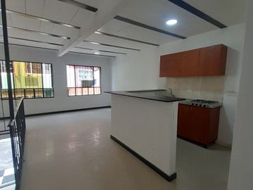 CASA EN VENTA EN BRITALIA KENNEDY 3 NIVELES CON TERRAZA