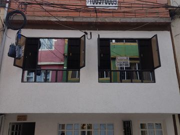 CASA EN VENTA EN BRITALIA KENNEDY 3 NIVELES CON TERRAZA