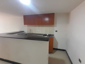 CASA EN VENTA EN BRITALIA KENNEDY 3 NIVELES CON TERRAZA