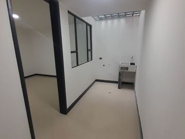 CASA EN VENTA EN BRITALIA KENNEDY 3 NIVELES CON TERRAZA