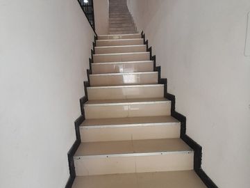 CASA EN VENTA EN BRITALIA KENNEDY 3 NIVELES CON TERRAZA