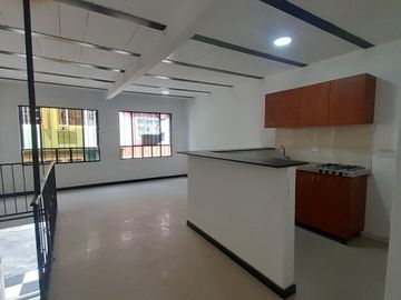 CASA EN VENTA EN BRITALIA KENNEDY 3 NIVELES CON TERRAZA