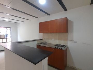 CASA EN VENTA EN BRITALIA KENNEDY 3 NIVELES CON TERRAZA