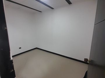 CASA EN VENTA EN BRITALIA KENNEDY 3 NIVELES CON TERRAZA