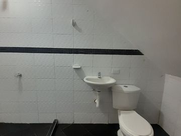 CASA EN VENTA EN BRITALIA KENNEDY 3 NIVELES CON TERRAZA