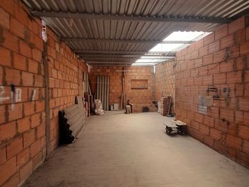CASA EN VENTA EN BRITALIA KENNEDY 3 NIVELES CON TERRAZA