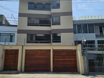 VENTA DEPARTAMENTO 4TO PISO + AIRES + COCHERA EN SURCO