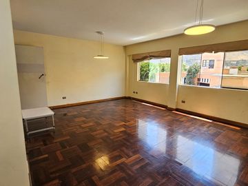 VENTA DEPARTAMENTO 4TO PISO + AIRES + COCHERA EN SURCO