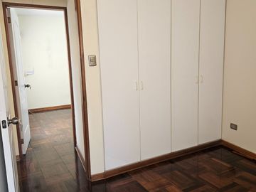 VENTA DEPARTAMENTO 4TO PISO + AIRES + COCHERA EN SURCO